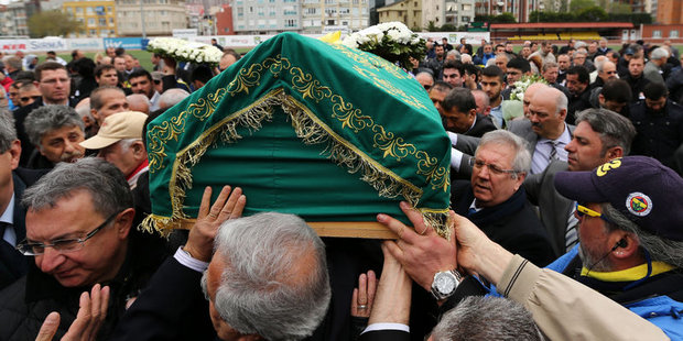 Yüksel Günay vefat etti.