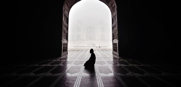 İki Rekât Kılmadan Dönme!