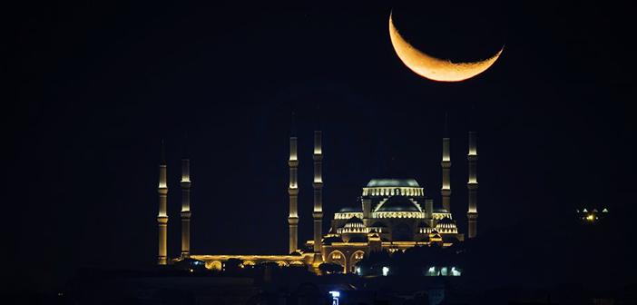 Namaza Devam Etmenin Önemi ile İle İlgili Ayet ve Hadisler