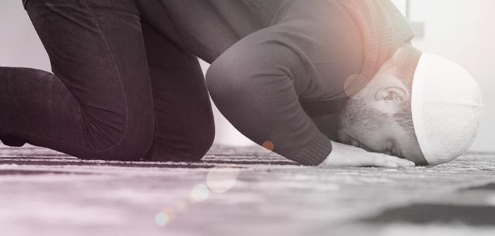 Namazda Secde Nedir? Namazda Secdede Ne Denir?