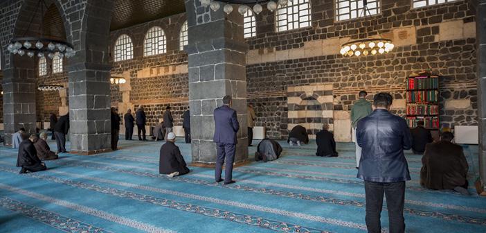Sırasıyla Namaz Duaları ve Anlamları – Namazda Okunan Dualar Nelerdir?