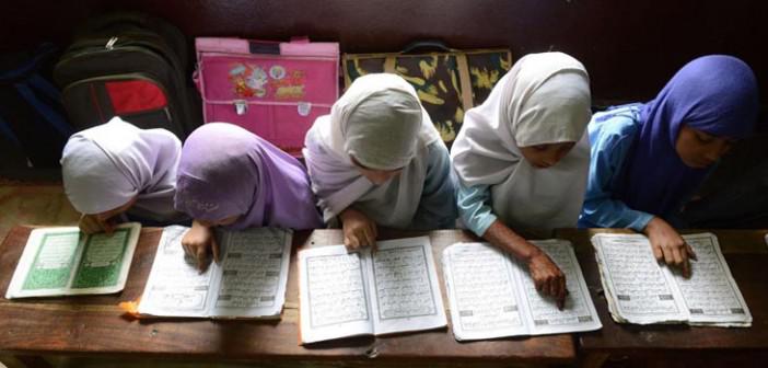 Tevbe Suresi 56. Ayet Meali, Arapça Yazılışı, Anlamı ve Tefsiri