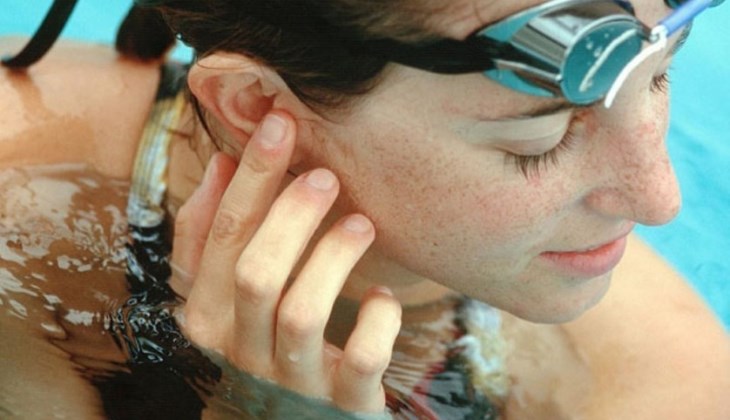 ‘Yüzücü kulağı’ hastalığına dikkat!