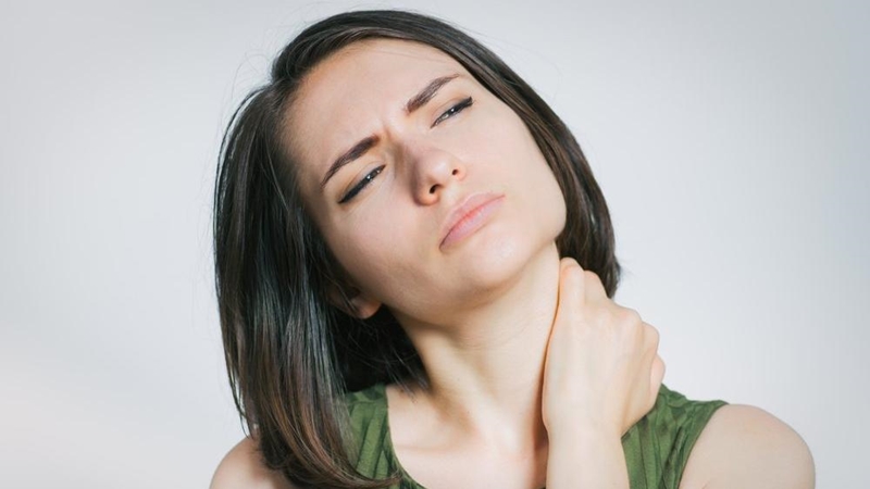 Evde boyun tutulmasına iyi gelecek egzersizler