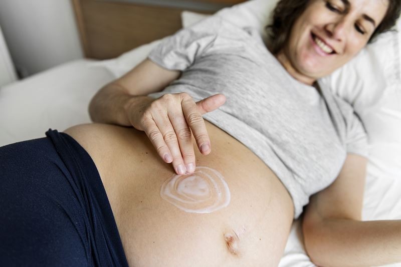 Hamilelikte makyajınızı mutlaka temizleyin