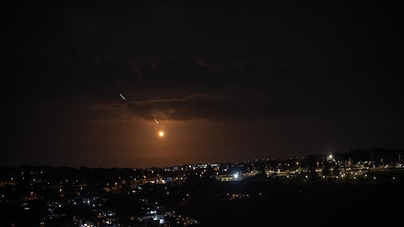 İran füzeyle saldırdı, İsrail semalarında patlama sesleri duyuldu