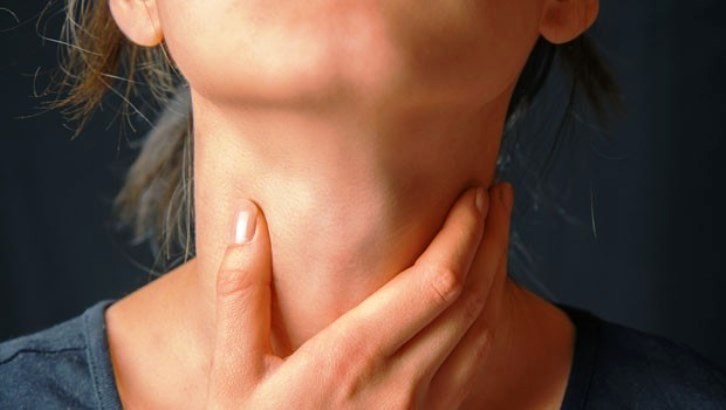 Ses Kısıklığı ve Yutma Güçlüğü Tiroid Alarmı Veriyor