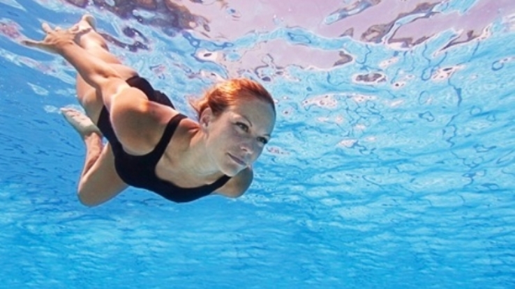 Artan Omurga Ağrılarını Önlemek İçin Bol Bol Yüzün