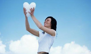 Aşksız da yaşanabileceğini öğrenmelisiniz