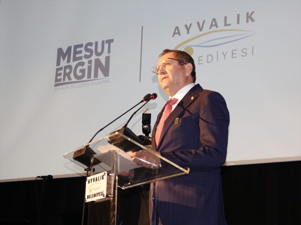 Ayvalık’ta KKTC Kurucu Cumhurbaşkanı Rauf Denktaş’ın adına kültür merkezi açıldı