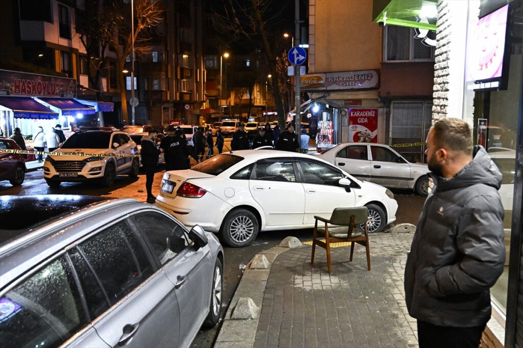 Bahçelievler’de uyuşturucu satan şüphelilerce açılan ateş sonucu 1 jandarma yaralandı