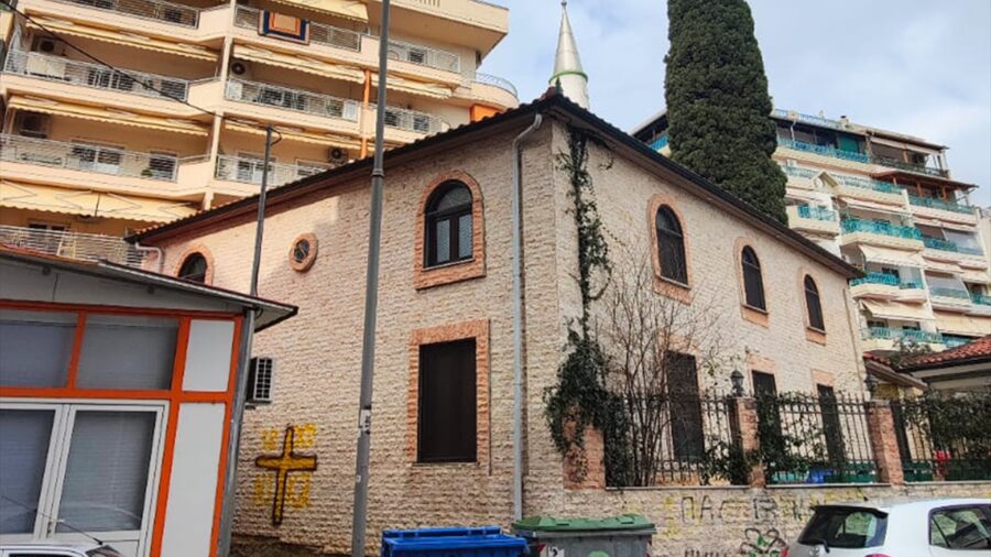 Batı Trakyalı Türklerden, Hürriyet Camisi’ne çizilen haç işaretine kınama