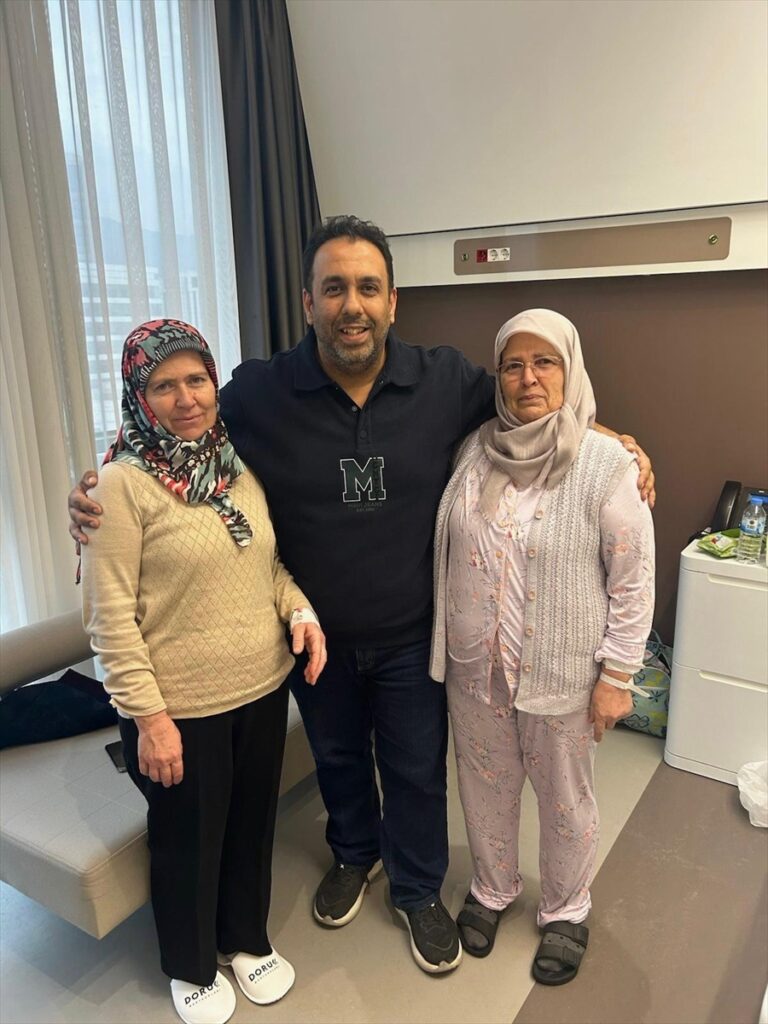 Çanakkale’de yaşayan kanser hastası kız kardeşler Bursa’da sağlıklarına kavuştu