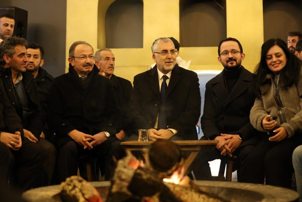 Cumhurbaşkanı Yardımcısı Yılmaz ve Bakan Işıkhan, AK Parti İstanbul teşkilatını ziyaret etti