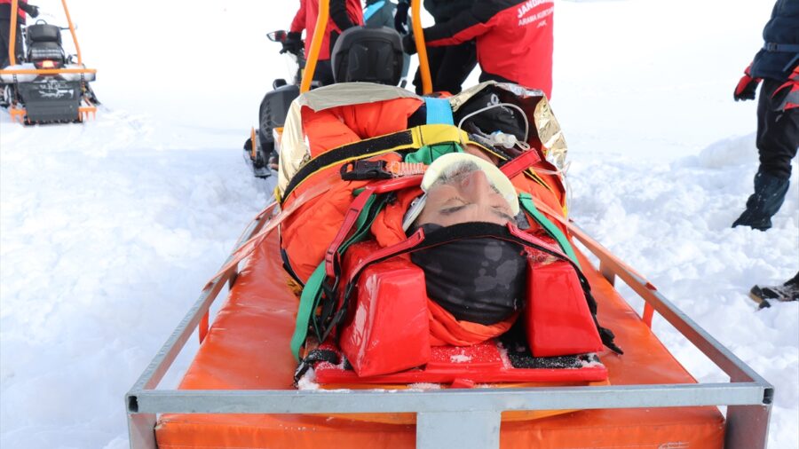 Davraz Kayak Merkezi’nde çığ tatbikatı yapıldı