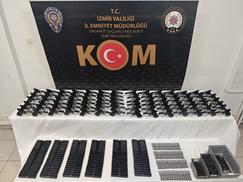 GÜNCELLEME – İzmir merkezli 3 ilde suç örgütüne yönelik operasyonda 23 şüpheli yakalandı