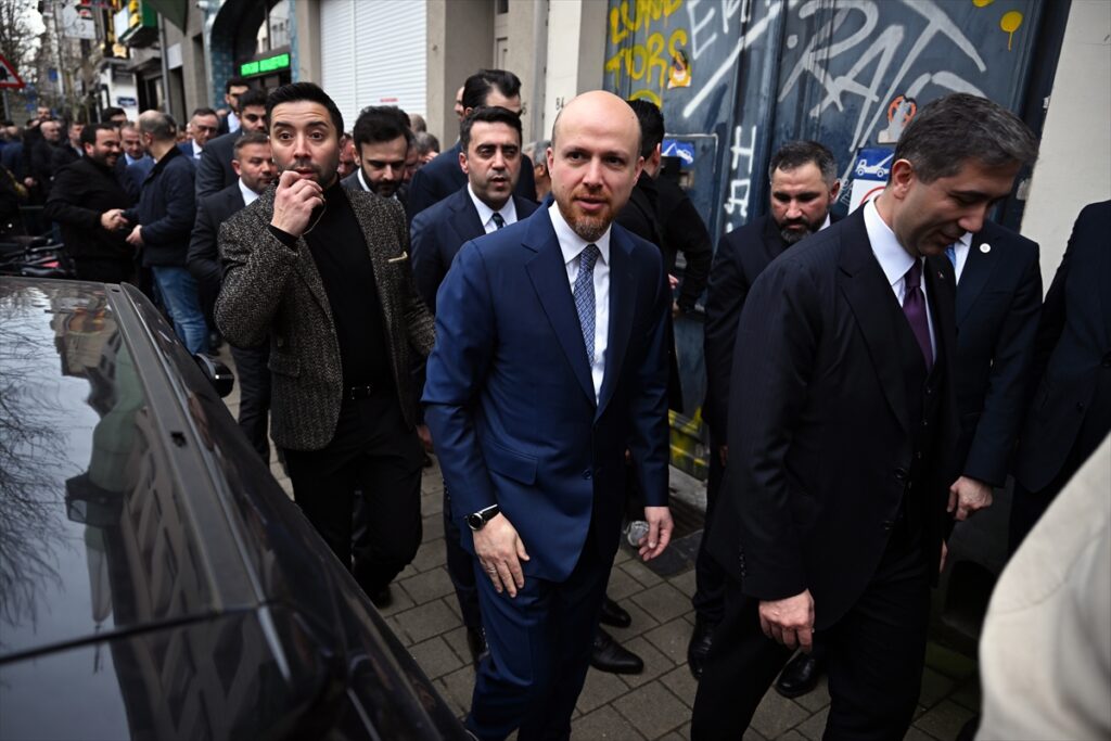 İlim Yayma Vakfı Mütevelli Heyeti Başkanı Bilal Erdoğan, Brüksel’de Türk STK temsilcileriyle buluştu