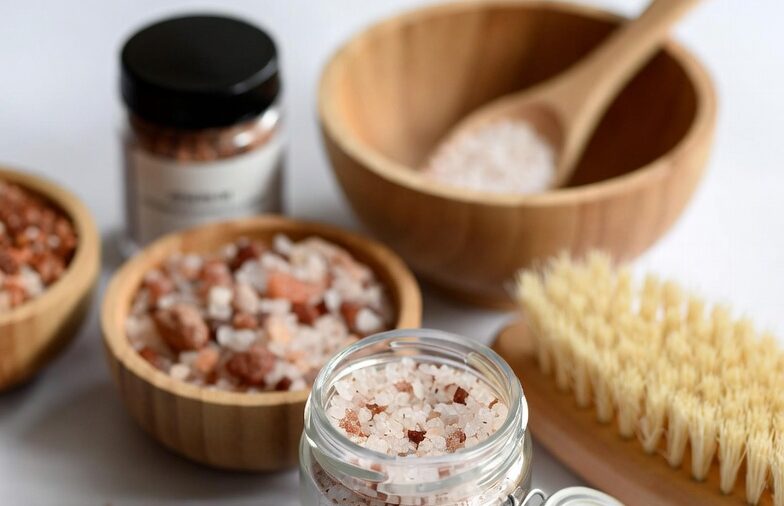 Deniz Tuzuyla Cilt Bakımı: Faydaları, Kullanım Yöntemleri ve Dikkat Edilecekler