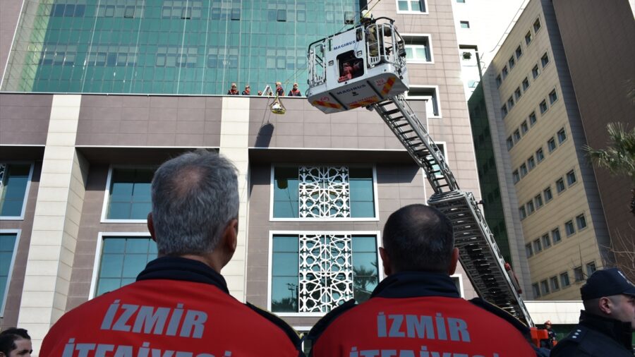 İzmir Bölge Adliye Mahkemesinde “bomba ihbar ve kontrollü imha tatbikatı” yapıldı