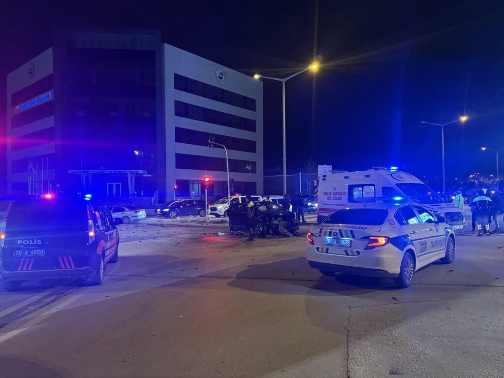 Karaman’da polisten kaçan şüphelilerin karıştığı trafik kazasında 3 kişi yaralandı