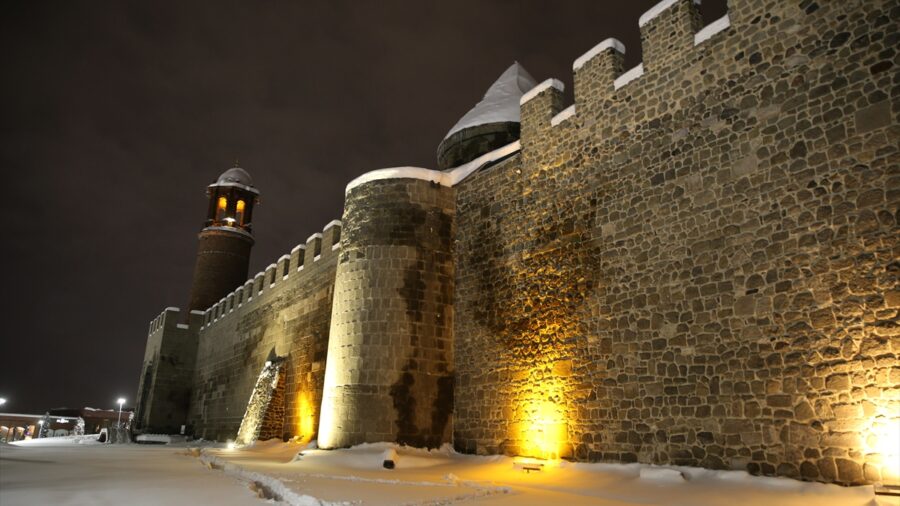 Karla kaplanan Erzurum havadan görüntülendi