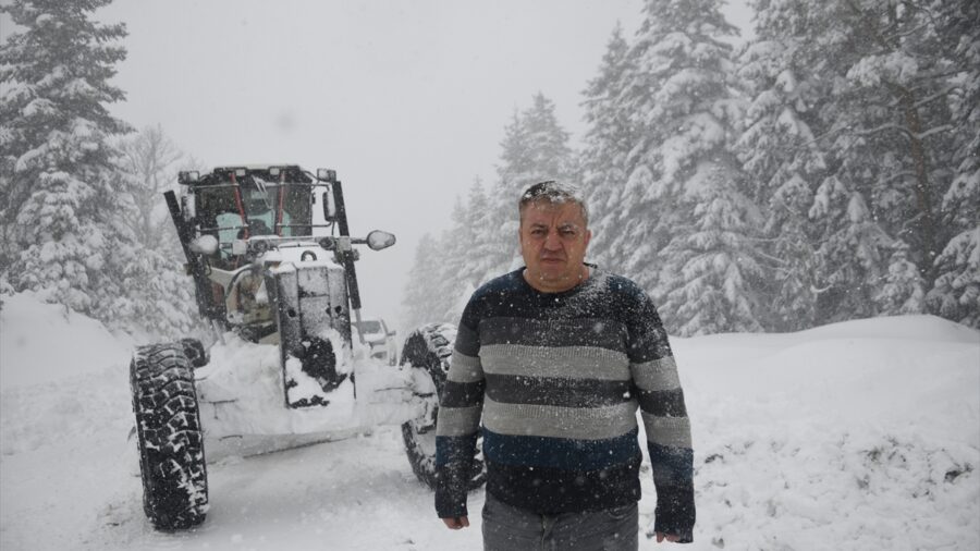 Kastamonu ve Samsun’da ekiplerin zorlu kar mücadelesi sürüyor