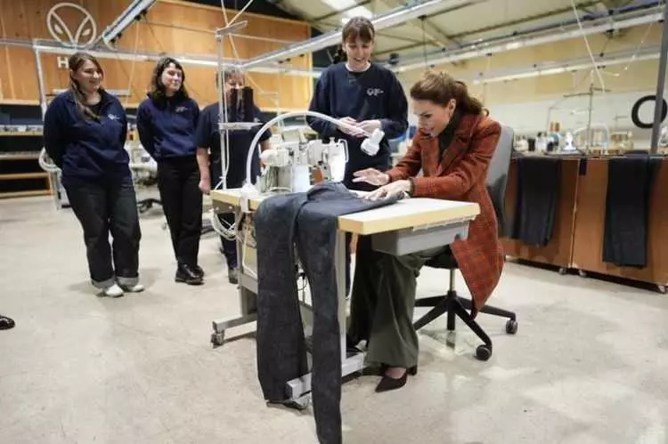 Sarayda Şaşırtan Hamle: Prenses Terzi Koltuğuna Oturdu