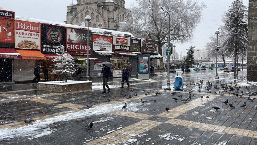 Kayseri’de kar yağışı etkili oldu