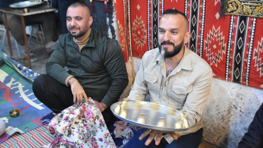 Kerkük’te ramazan gecelerinin geleneksel eğlencesi “sini zarf” oyunu sürdürülüyor