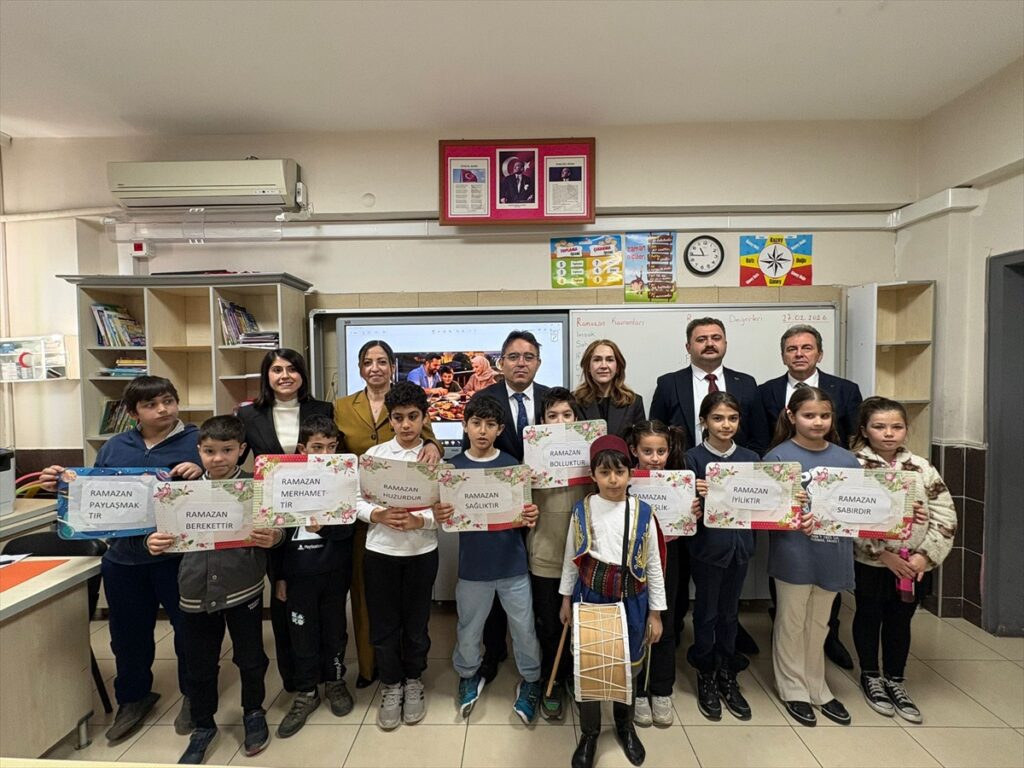 Marmaris’te minikler “güllaç” yaparak ramazan geleneğini yaşattı