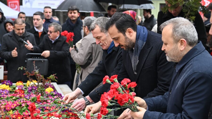 Merhum başbakanlardan Necmettin Erbakan, AK Parti İstanbul İl Başkanlığınca mezarı başında anıldı
