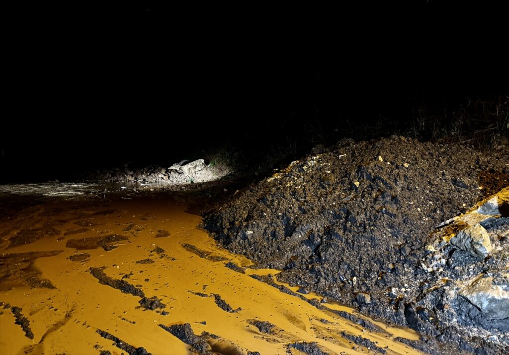 Ordu’da sağanak nedeniyle 10 noktada heyelan meydana geldi