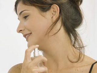 Vücudunuz terliyse parfümden uzak durun