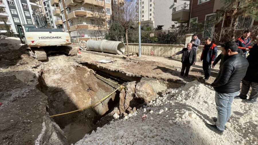 Şanlıurfa’da kanalizasyon çalışması sırasında göçük altında kalan 2 işçi yaralandı