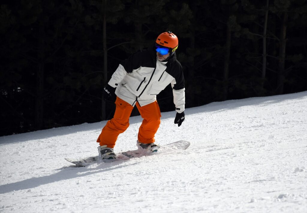 Sarıkamış Kayak Merkezi’nde hafta sonu yoğunluğu