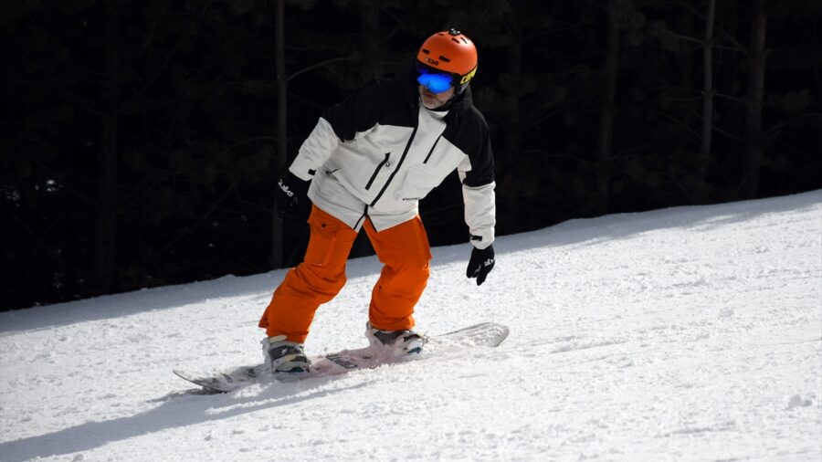 Sarıkamış Kayak Merkezi’nde hafta sonu yoğunluğu