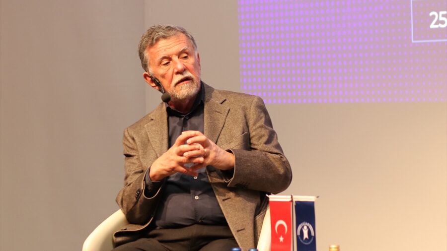 Türkiye Bilişim Vakfı Başkanı Eczacıbaşı, İzmir’de Dönüşüm Sahnesi’ne katıldı