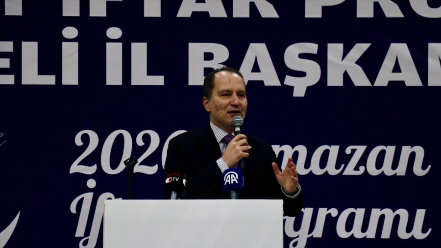 Yeniden Refah Partisi Genel Başkanı Erbakan Kocaeli’de partisinin iftar programına katıldı