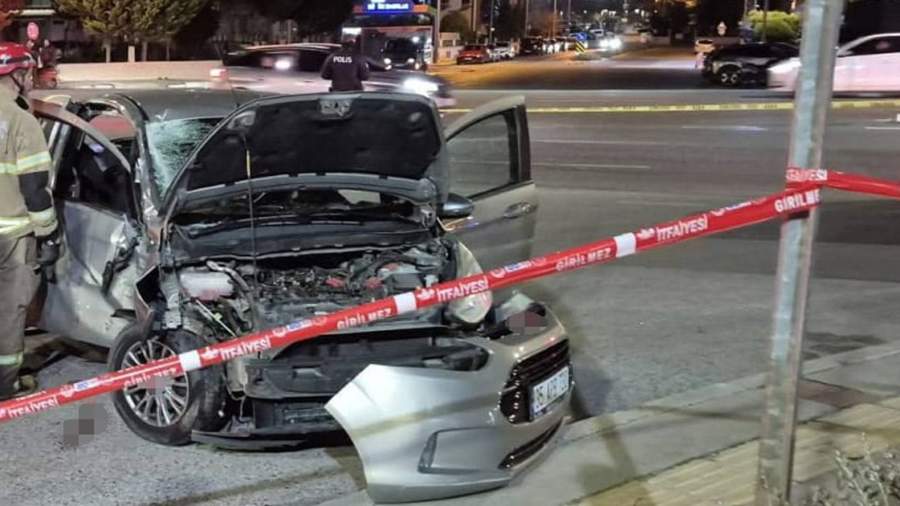 Motosiklet ile otomobil çarpıştı: 1 ölü, 2 yaralı