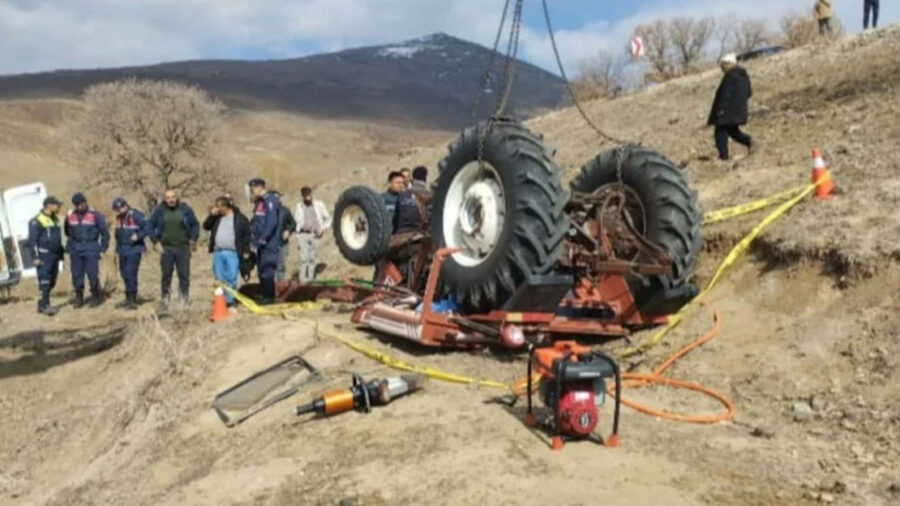Aksaray’da Devrilen Traktörün Altında Yaşlı Adam Hayatını Kaybetti