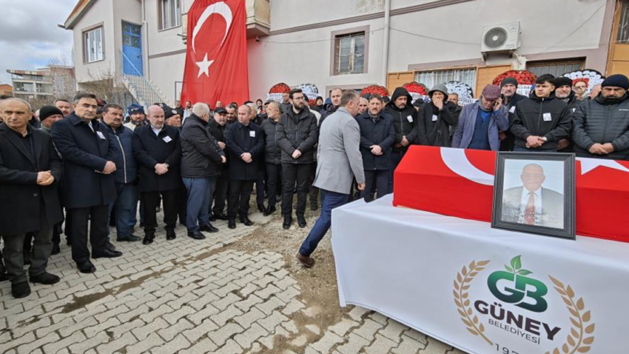 Kalp krizi sonrası vefat eden belediye başkanı toprağa verildi 