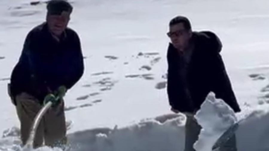 Dondurucu zirvede toplanan kar, yazın serinleten lezzete dönüşüyor