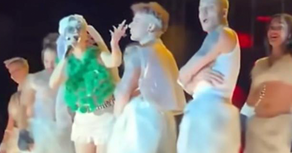 Şarkıcı Hande Yener hakkında ‘Cumhurbaşkanına hakaret’ ve ‘Anayasal düzeni hedef alma’ soruşturması 