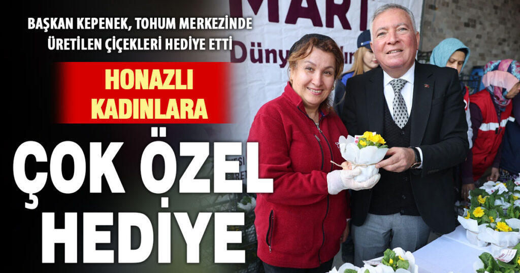 Honaz Tohum Merkezinde yetiştirilen çiçekler kadınlara hediye edildi