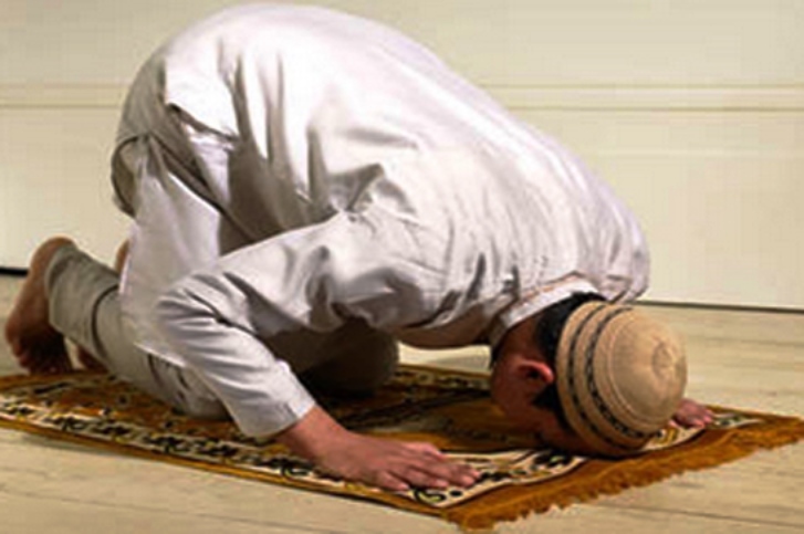 ‘Namaz kılmayan, dinini yıkmıştır’