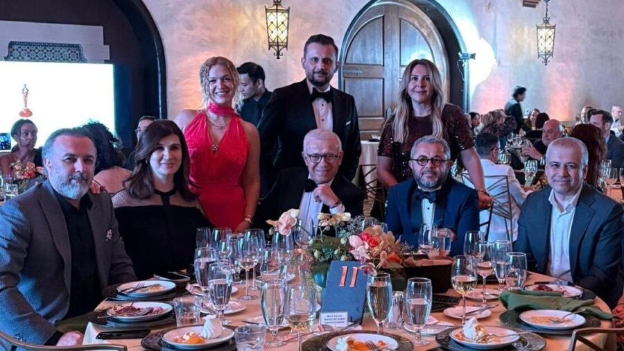 Önceki gece siz Oscar törenini izlerken salonda kedi ve bale lobisi konuşuluyordu