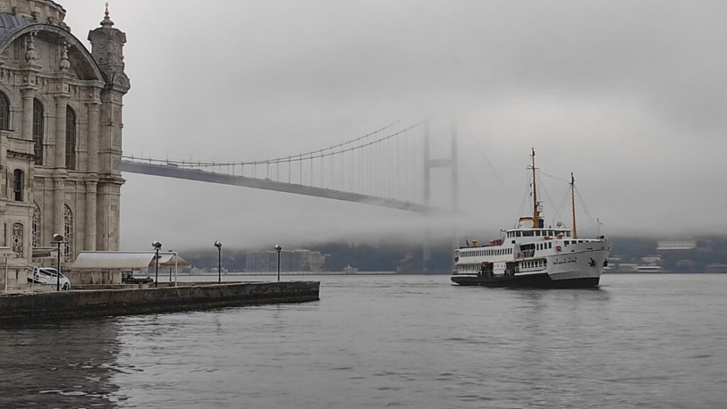 İstanbul Boğazı’nda Gemi Trafiği Çift Yönlü Durduruldu