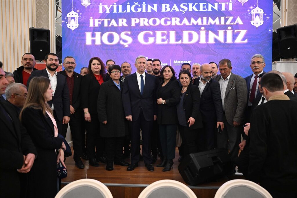 ABB Başkanı Yavaş, Sincan’da düzenlenen iftar programında vatandaşlarla bir araya geldi