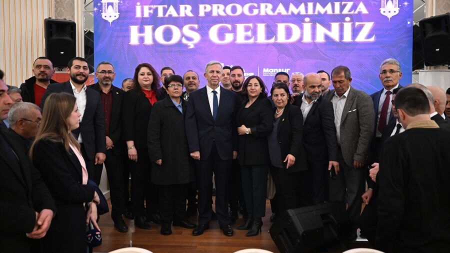 ABB Başkanı Yavaş, Sincan’da düzenlenen iftar programında vatandaşlarla bir araya geldi