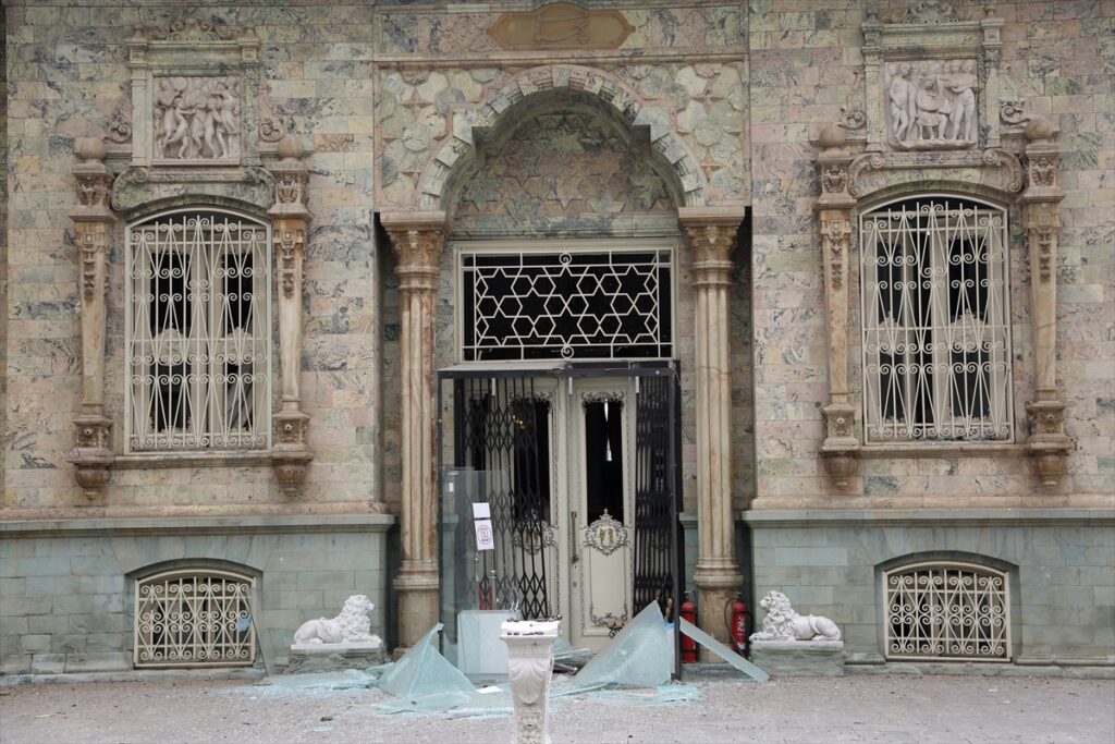 ABD-İsrail saldırılarında Tahran’daki tarihi Sadabad Sarayı hasar gördü